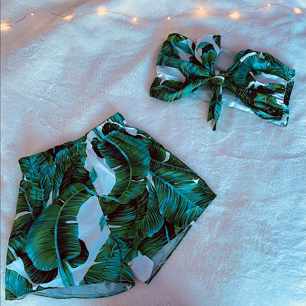 2 Piece Set, Bandeau tie crop top and shorts!